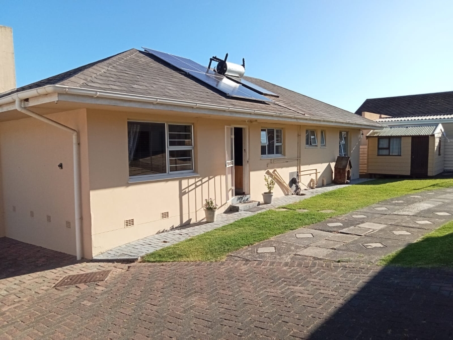3 Bedroom Property for Sale in Sunnyridge Eastern Cape